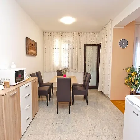 Mato 1424 Apartament Pula